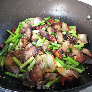 蒜薹炒腊肉的做法步骤：12
