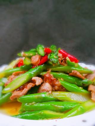 芦笋炒肉片的做法步骤：1