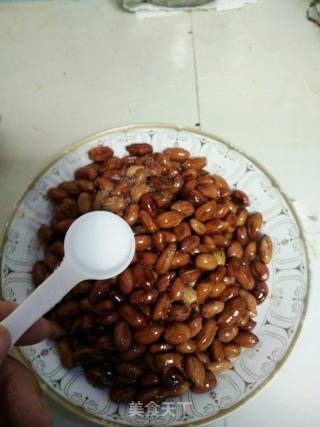 炒花生的做法步骤：3