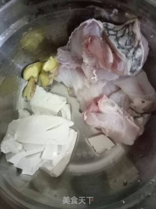 鱼肉豆腐汤的做法步骤：1