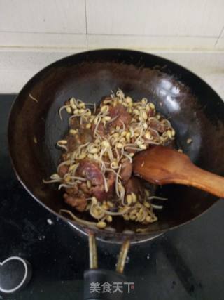 黄豆芽炒肉片的做法步骤：6