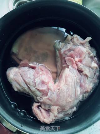 干锅羊肉的做法步骤：1