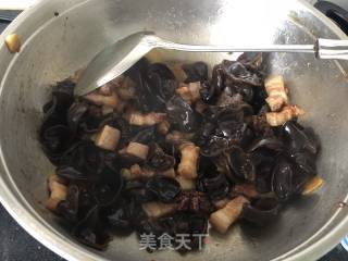 #夏日懒人餐 #五花肉烧木耳的做法步骤：7
