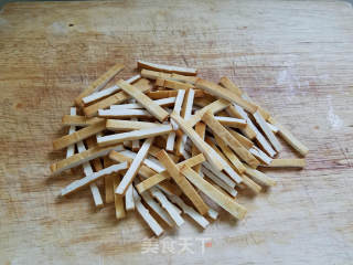 韭菜炒香干的做法步骤：2