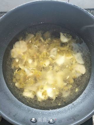 酸菜粉条汤的做法步骤：4