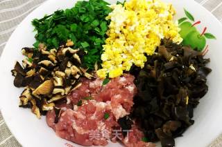 三鲜馅饼的做法步骤：2