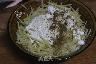 土豆丝饼的做法步骤：4