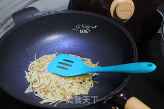 土豆丝饼的做法步骤：7
