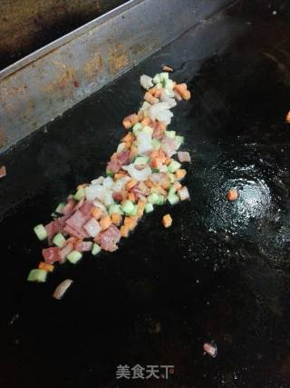 黄金虾仁炒饭的做法步骤：2