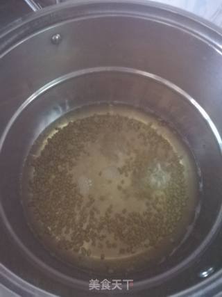 绿豆鸡蛋饮的做法步骤：2
