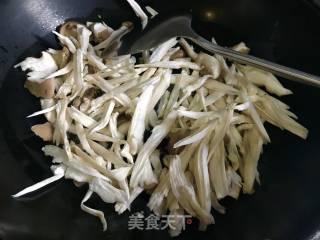 手撕杏鲍菇的做法步骤：4