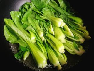 香菇油菜的做法步骤：1