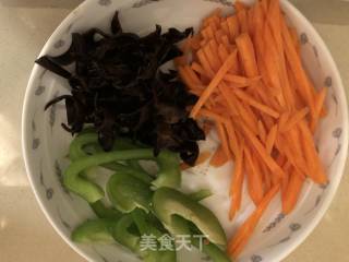 鱼香肉丝的做法步骤：2