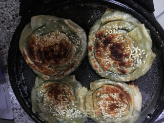 饺子皮葱香饼的做法步骤：11