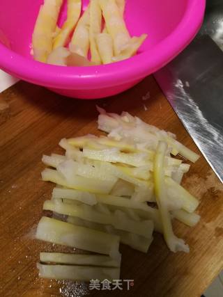 肉条炒苦笋的做法步骤：1