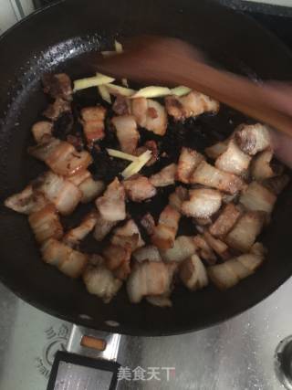 蒜苗炒肉的做法步骤：3