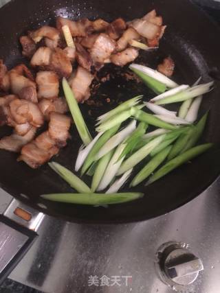 蒜苗炒肉的做法步骤：4