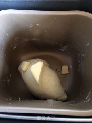 豆沙千层面包的做法步骤：2