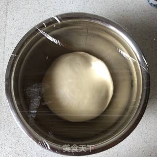 豆沙千层面包的做法步骤：3