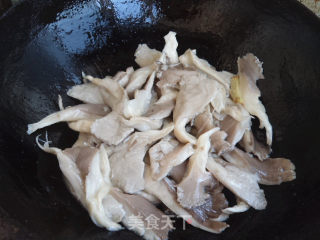 平菇炒黄瓜的做法步骤：4