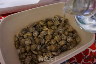 生腌蛤蜊-炎夏消暑开胃神菜（低温冷冻法）的做法步骤：2