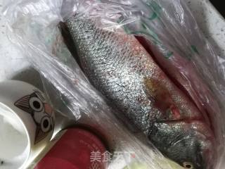 超入味的清蒸鲈鱼的做法步骤：2
