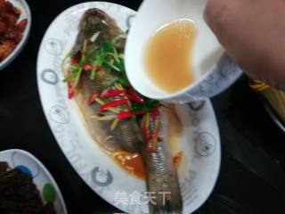 超入味的清蒸鲈鱼的做法步骤：12