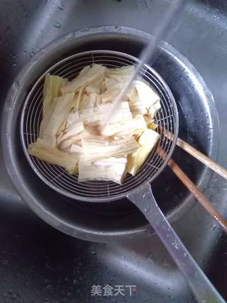 绿豆芽拌腐竹的做法步骤：7
