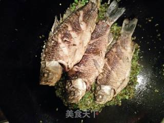 霍香鲫鱼的做法步骤：9