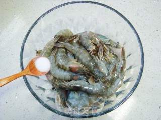 蒜蓉烤鲜虾的做法步骤：1