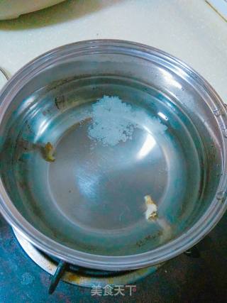 金针菜黑木耳猪肝汤的做法步骤：12