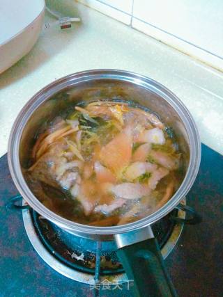 金针菜黑木耳猪肝汤的做法步骤：16