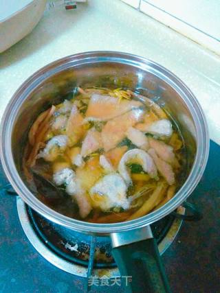 金针菜黑木耳猪肝汤的做法步骤：17