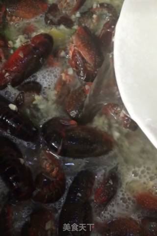 蒜香龙虾的做法步骤：9
