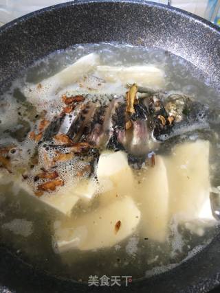 浓香鲫鱼豆腐汤的做法步骤：4