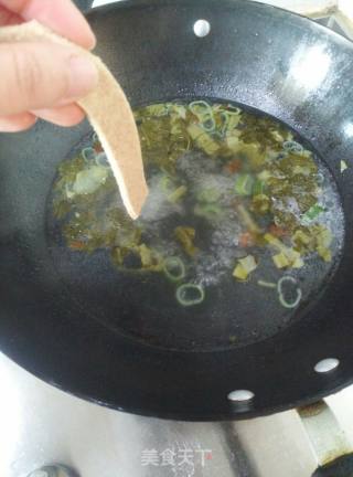 酸菜扯面块的做法步骤：11