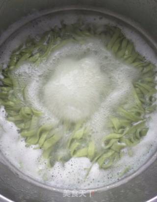 虾酱菠菜面的做法步骤：10