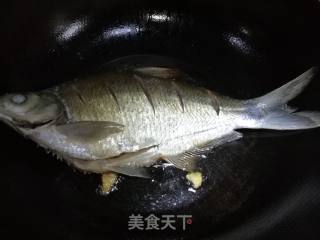 红烧鳊鱼的做法步骤：4
