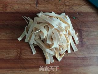 豆皮茼蒿的做法步骤：4