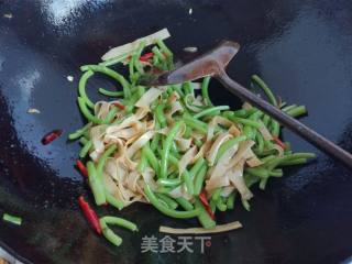 豆皮茼蒿的做法步骤：11