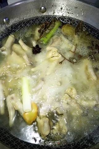泡椒凤爪的做法步骤：3