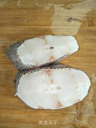 香煎银鳕鱼的做法步骤：1
