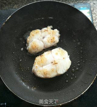 香煎银鳕鱼的做法步骤：4