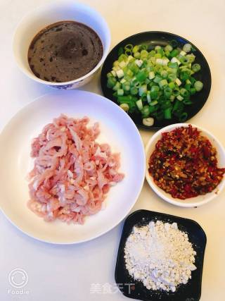 鱼香肉丝的做法步骤：1