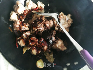 酱大骨的做法步骤：4