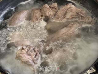 清炖羊肉的做法步骤：1