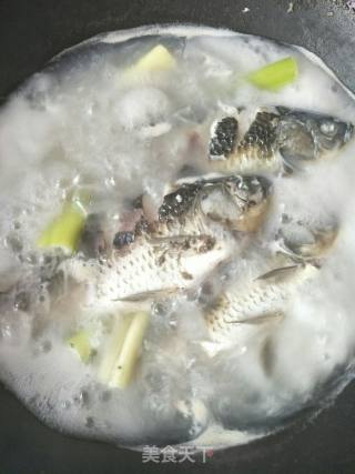 凉拌鲫鱼的做法步骤：6