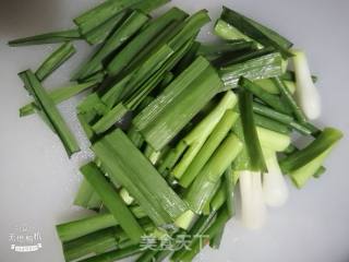 肥肠炒河粉的做法步骤：3