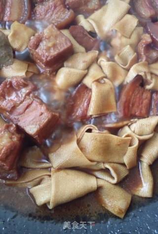 五花肉炖豆皮的做法步骤：9