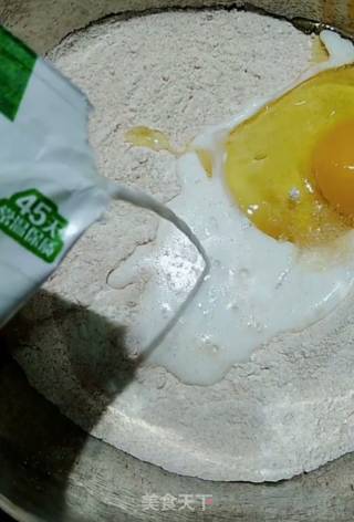 全麦牛奶面包的做法步骤：1